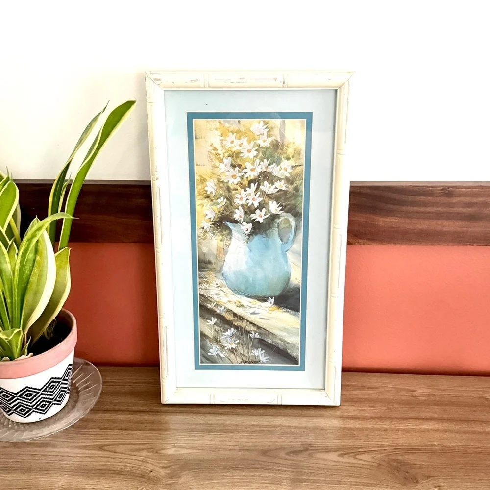 Vintage daisies vase